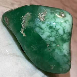 Chryzopraz - zielony kryształ - Brazylia Kamień wierności i kreatywnej myśli Duży samorodek